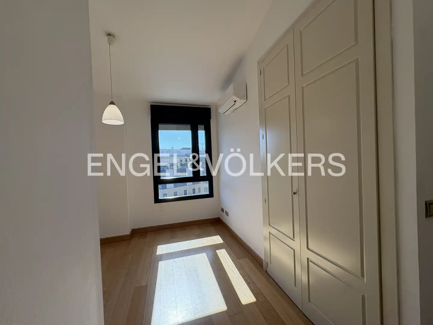 Balcony of Attic for rent in Sevilla  with Air Conditioner, Heating and Private garden