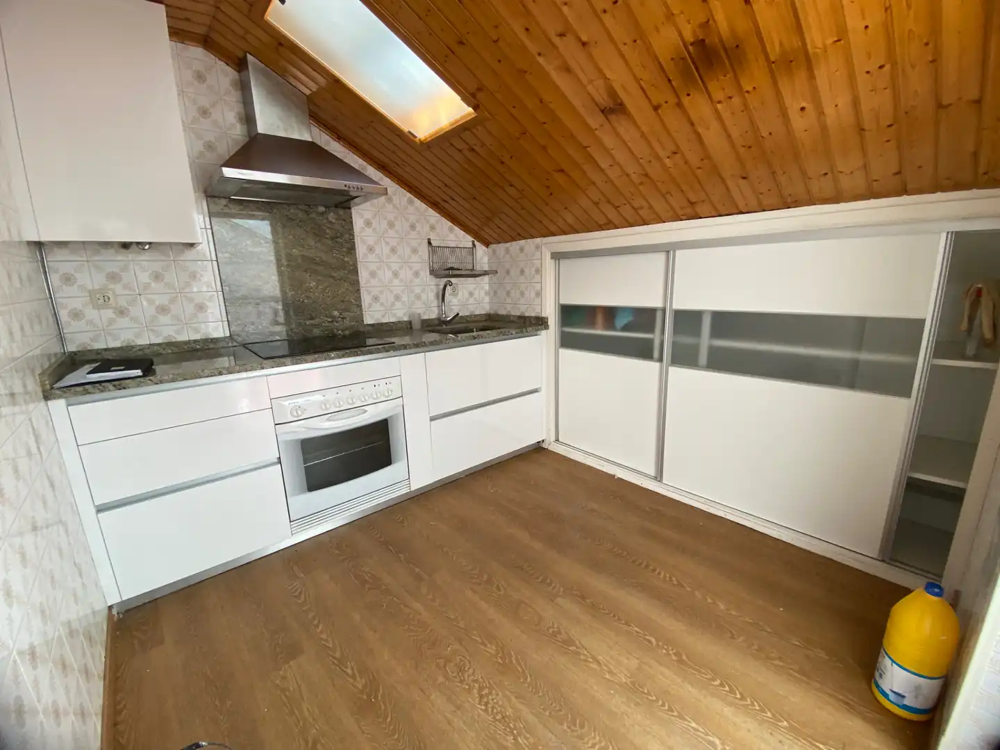 Cuina de Apartament en venda en Vigo  amb Terrassa