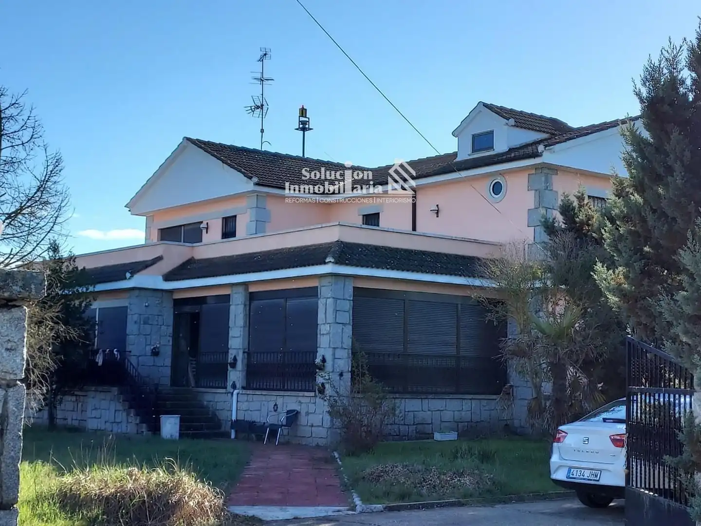 Exterior view of Houses for sale in Villares de la Reina  with Heating and Swimming Pool