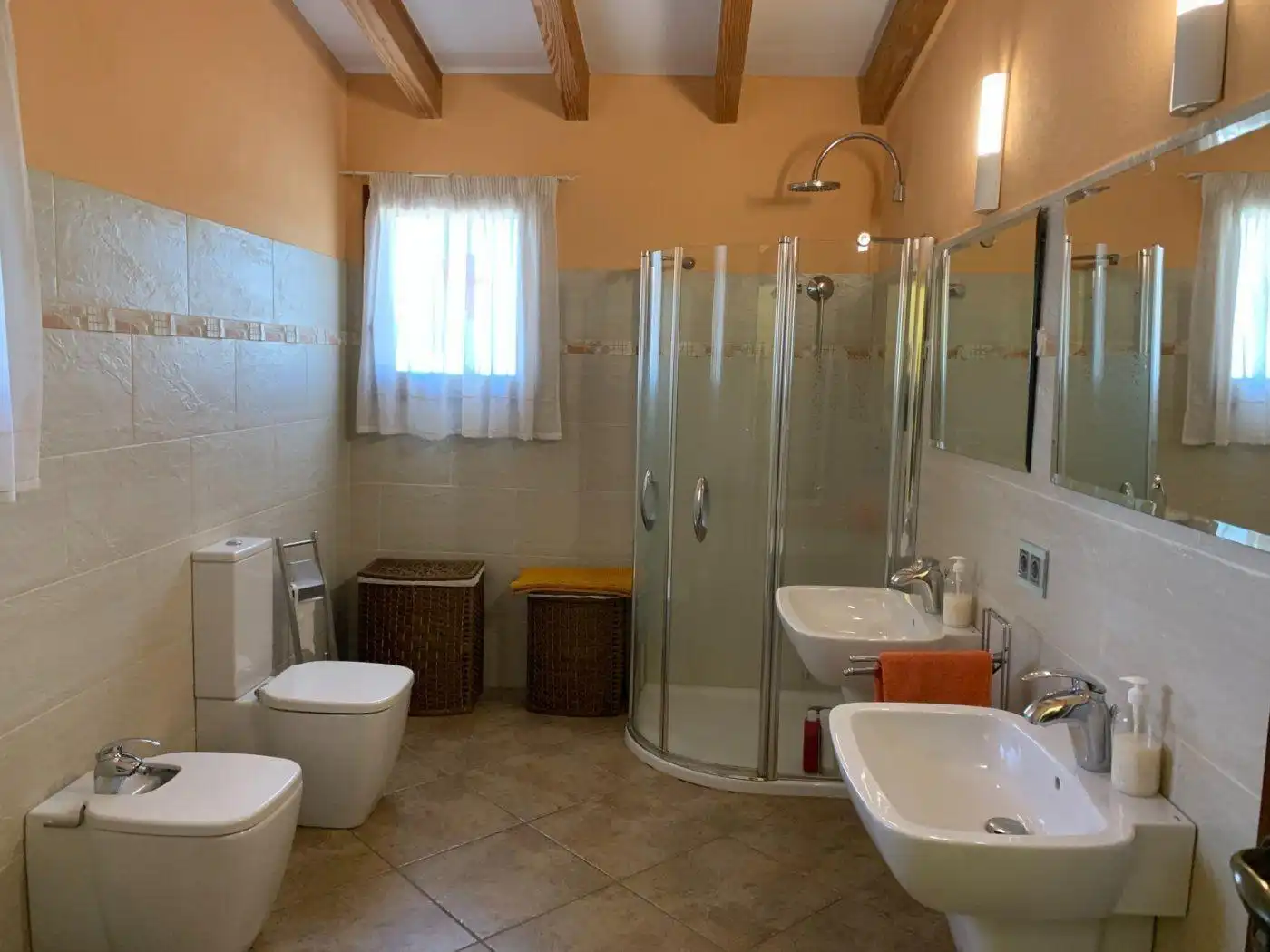 Baño de Finca rústica en venta en  Palma de Mallorca con Aire acondicionado, Calefacción y Jardín privado