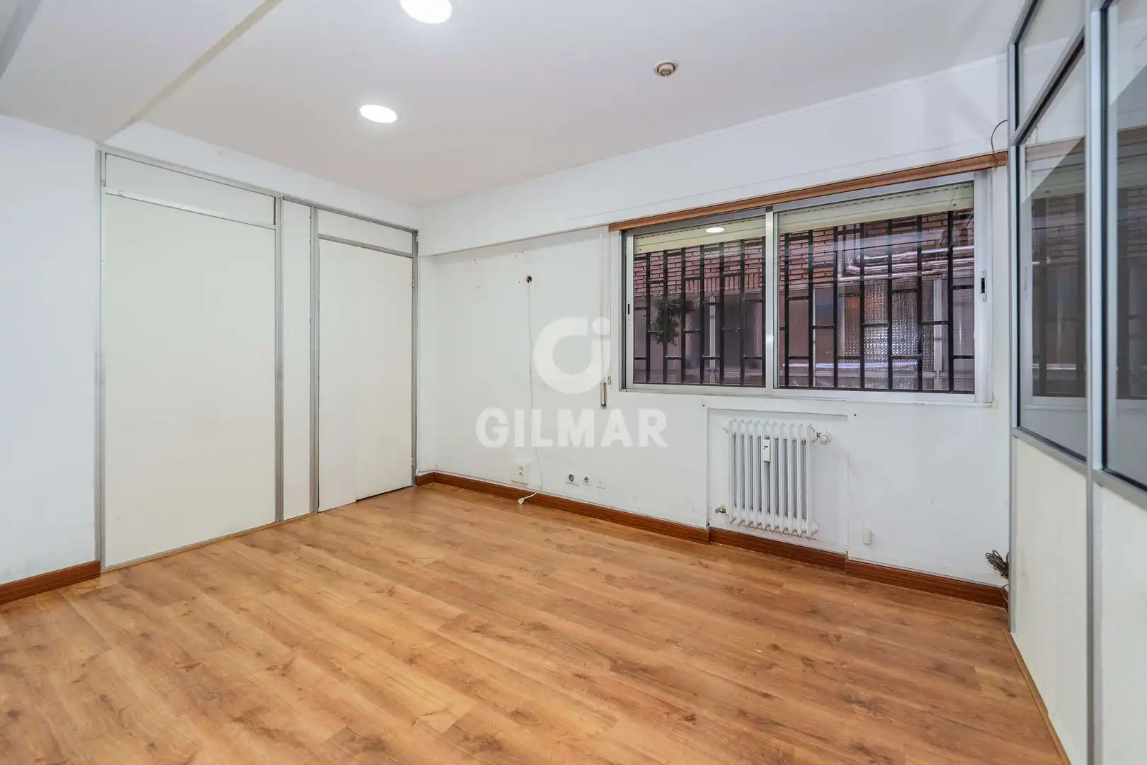 Bedroom of Office for sale in Madrid  with Heating