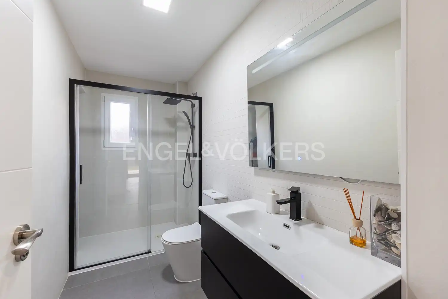 Bathroom of Houses for sale in L'Eliana  with Air Conditioner, Heating and Private garden