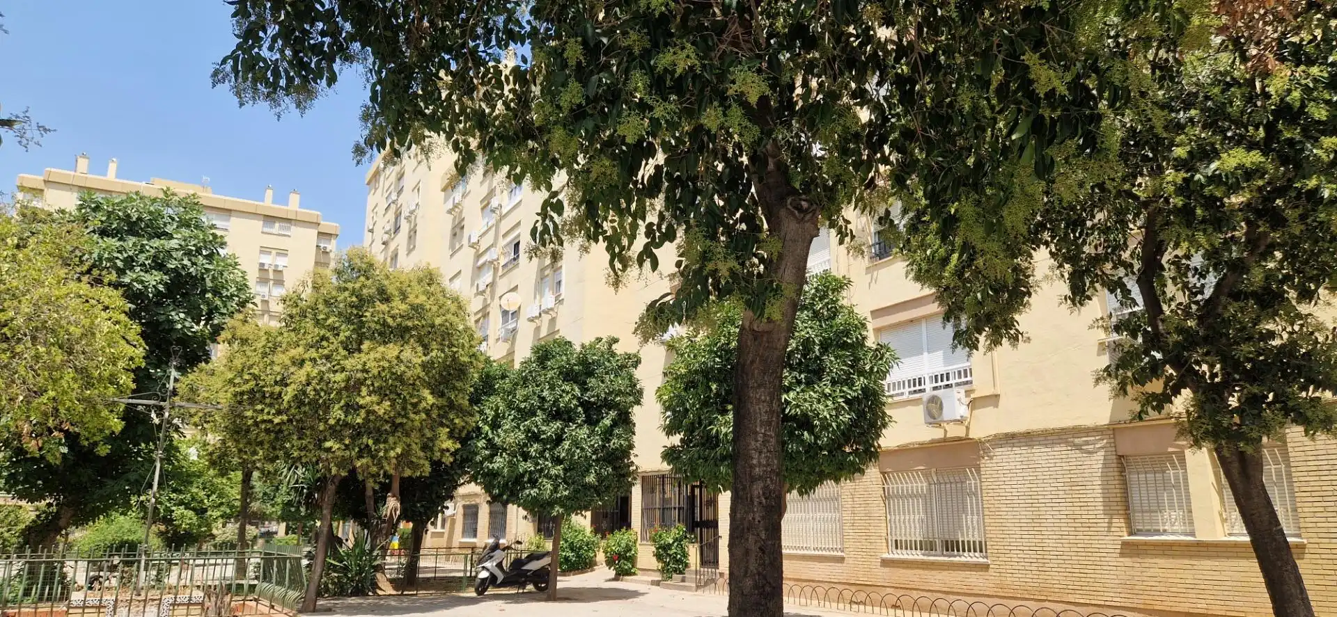 Vista exterior de Planta baixa en venda en Sevilla amb Aire condicionat