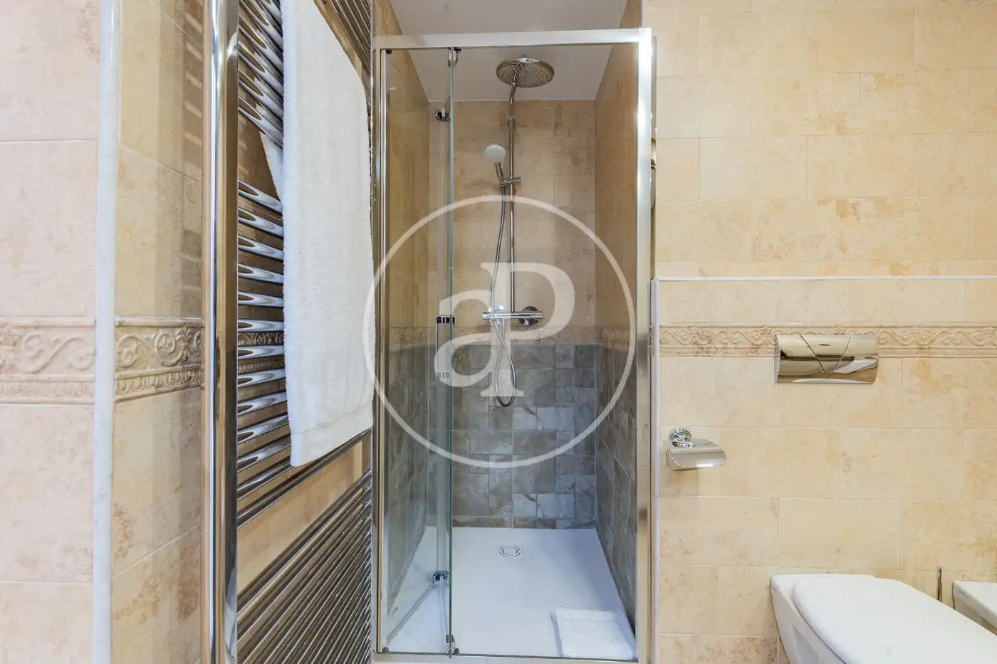 Bathroom of Flat for rent in Madrid  with Air Conditioner, Heating and Terrace
