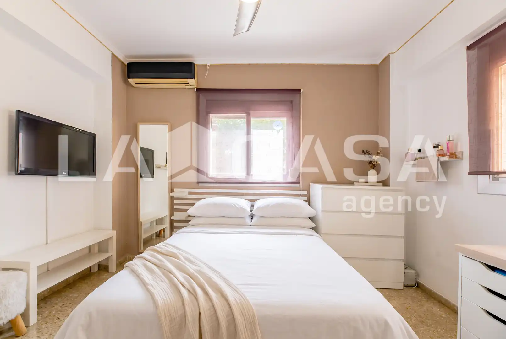 Bedroom of Flat for sale in Valencia  with Oven and Washing machine