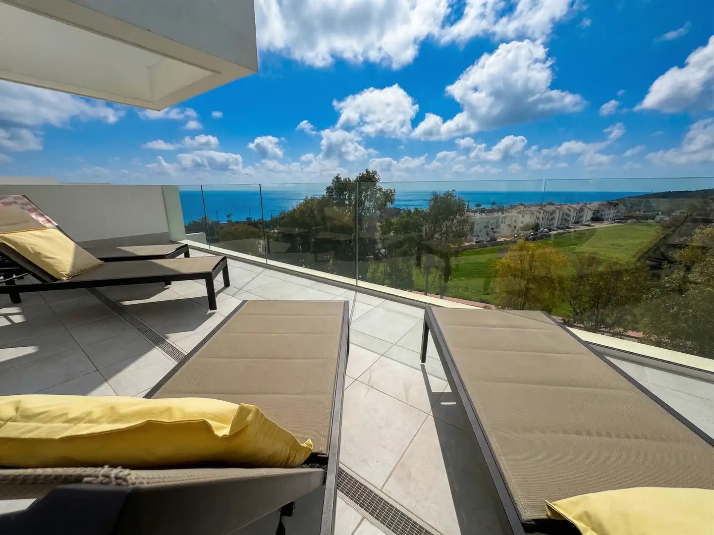 Terrasse von Dachboden zum Verkauf in Manilva mit Klimaanlage, Heizung und Terrasse