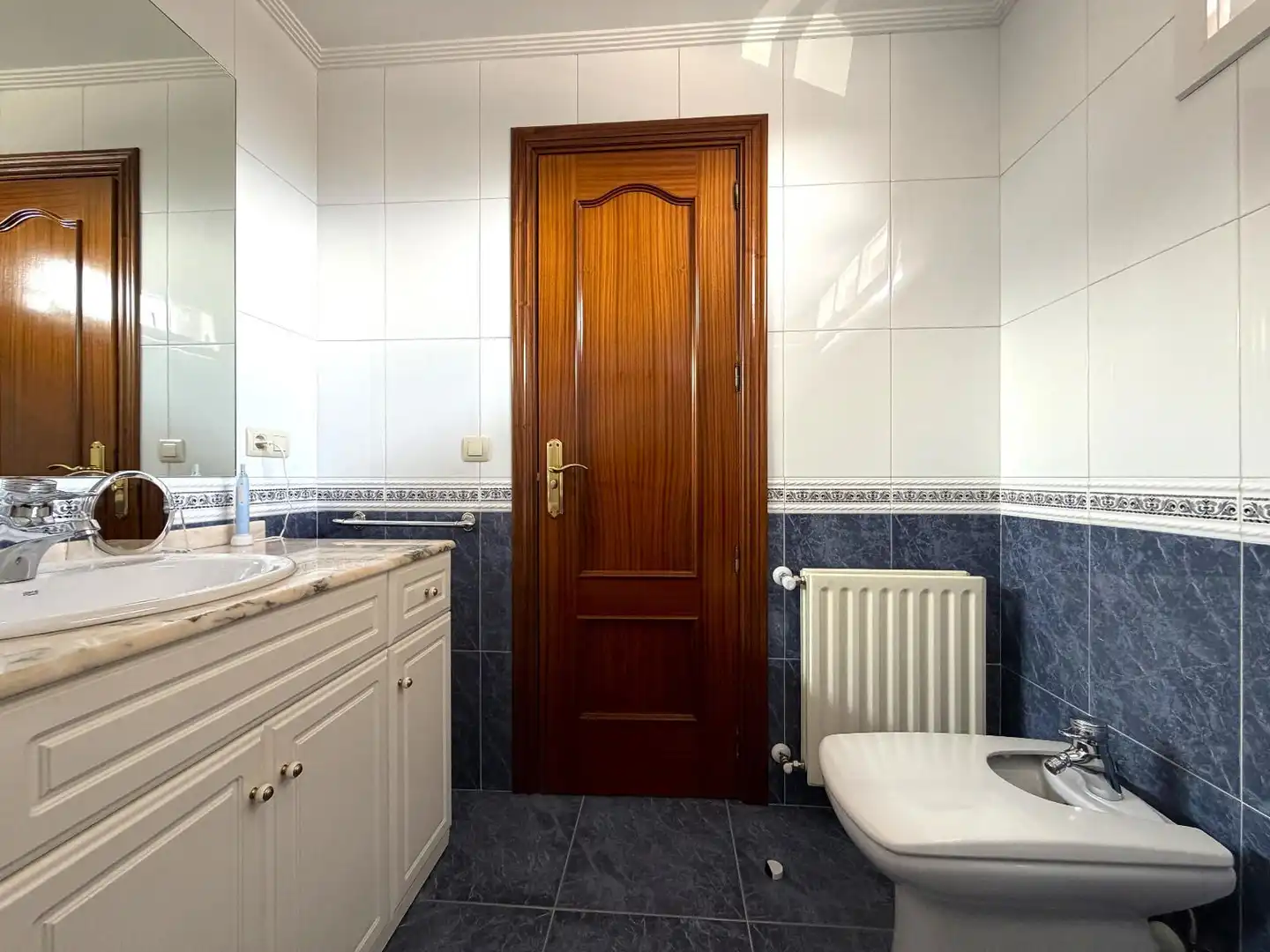 Baño de Casa adosada en venta en Lasarte-Oria con Calefacción, Jardín privado y Parquet