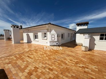 Pis amb balcó en venda a De Larquitecte Gaudi 45