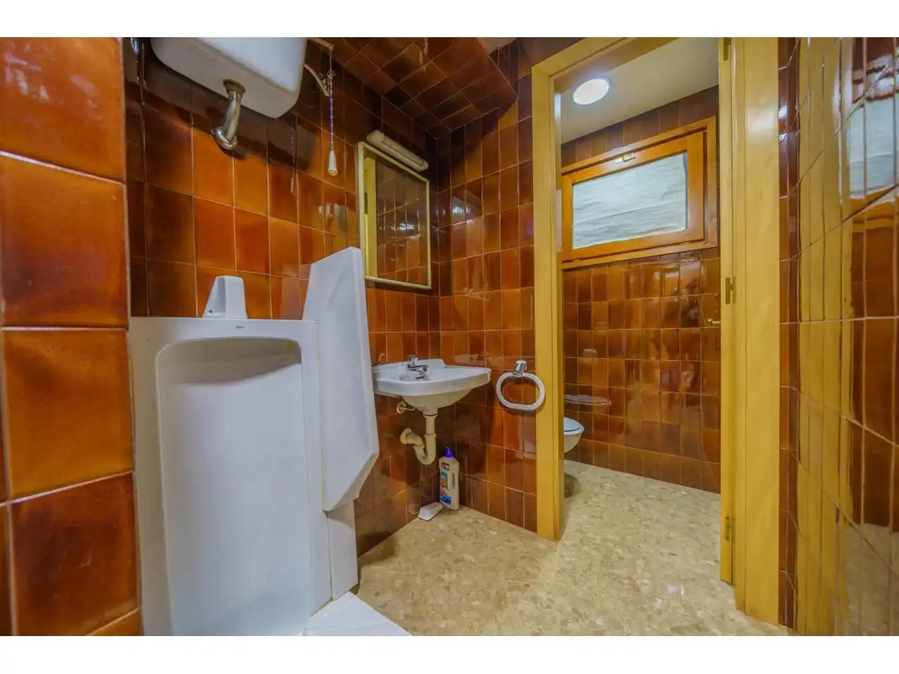 Badezimmer von Büro zur Miete in La Bisbal d'Empordà mit Klimaanlage