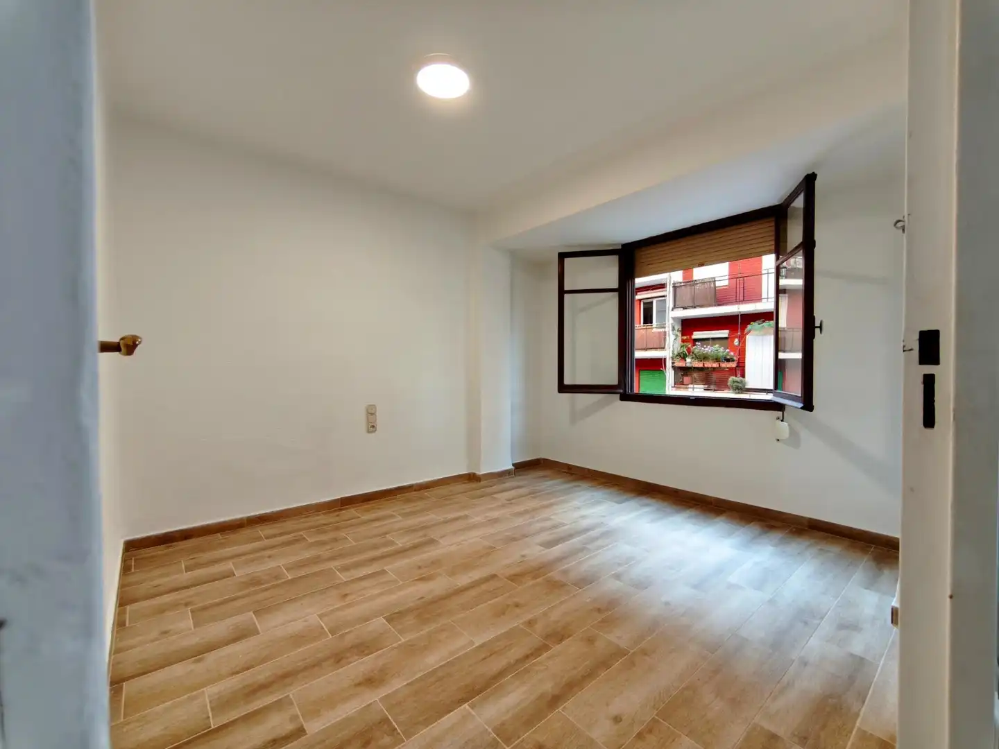 Dormitori de Pis de lloguer en Valencia amb Aire condicionat, Parquet i Terrassa