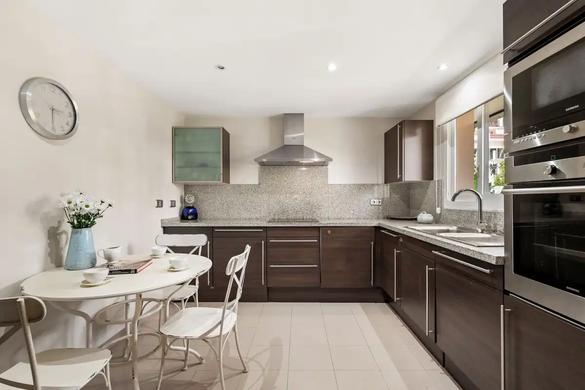 Cuina de Apartament en venda en Estepona amb Aire condicionat, Terrassa i Traster