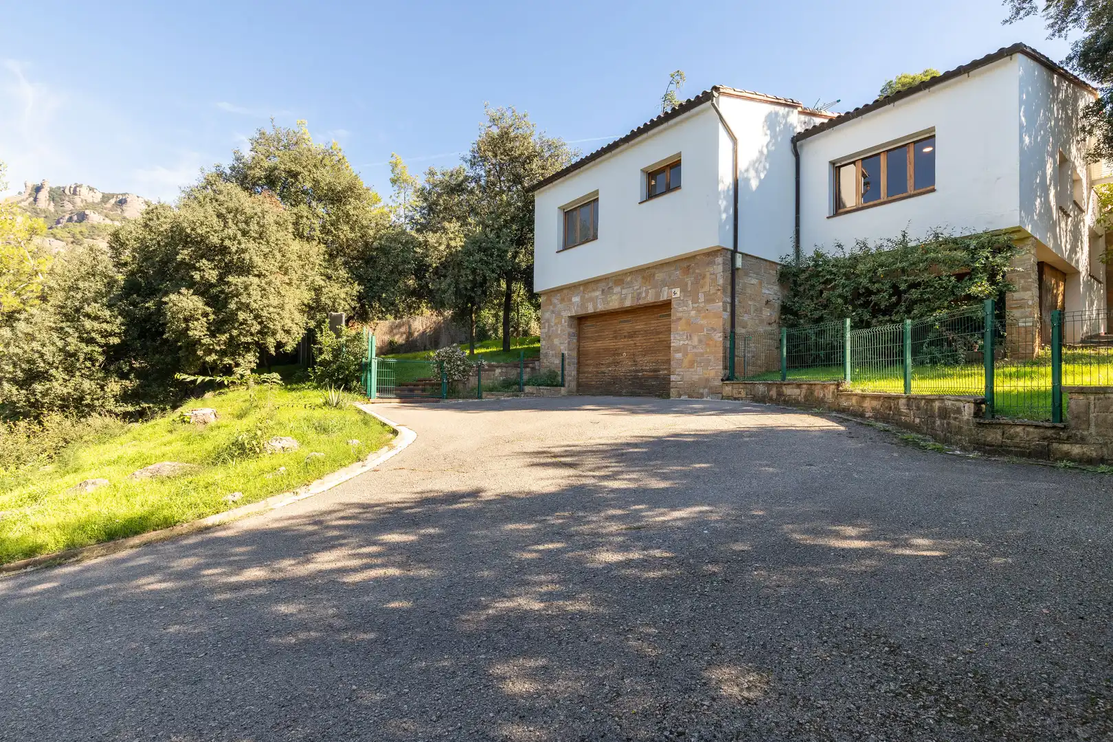 Vista exterior de Casa o xalet en venda en Matadepera amb Calefacció, Jardí privat i Traster
