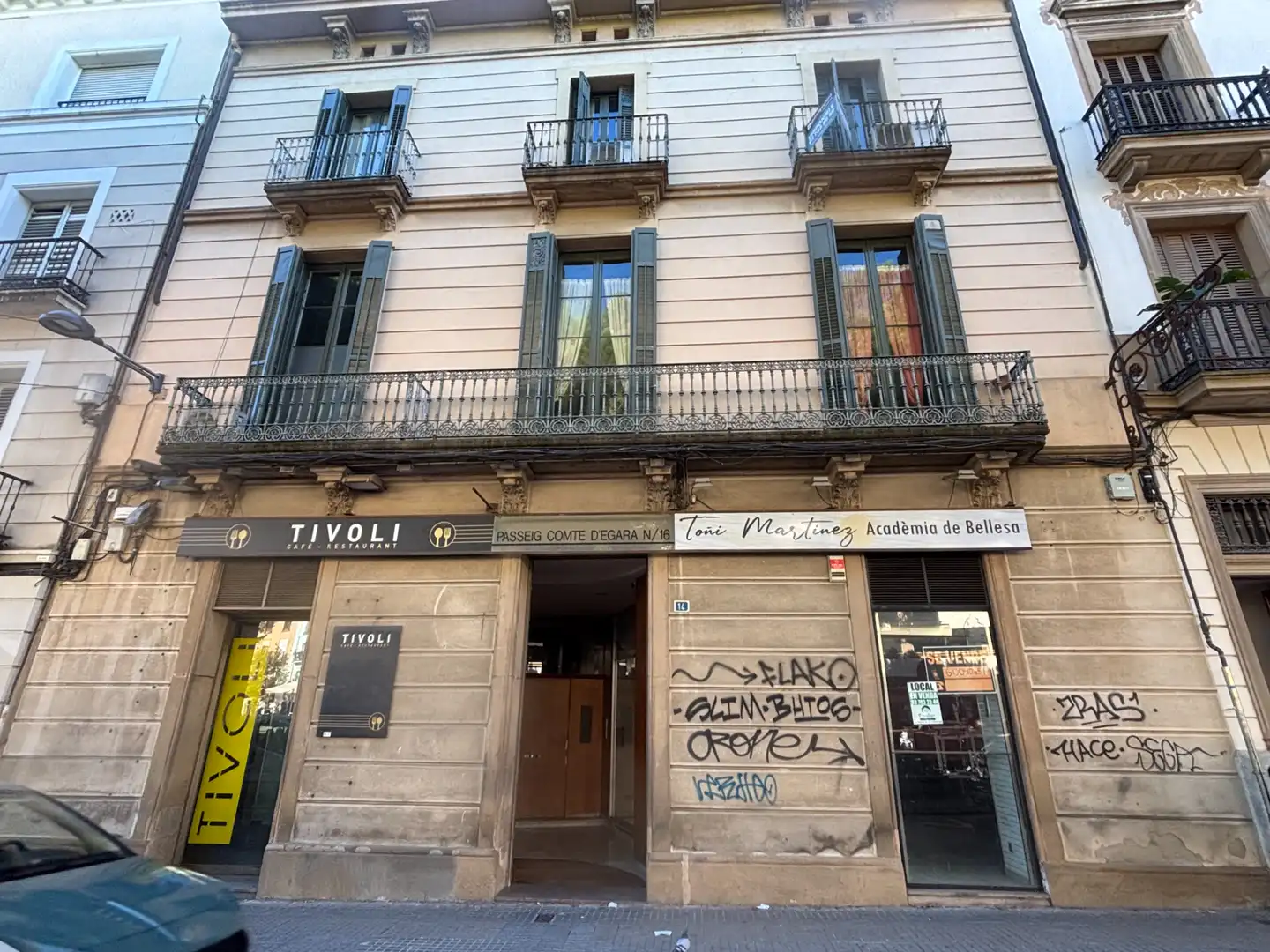Außenansicht von Erdgeschoss zum Verkauf in Terrassa mit Klimaanlage, Heizung und Privatgarten