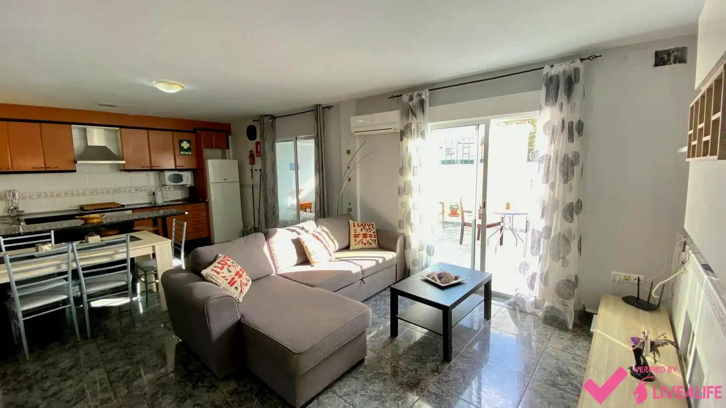 Sala d'estar de Àtic de lloguer en Valencia amb Aire condicionat, Terrassa i Moblat
