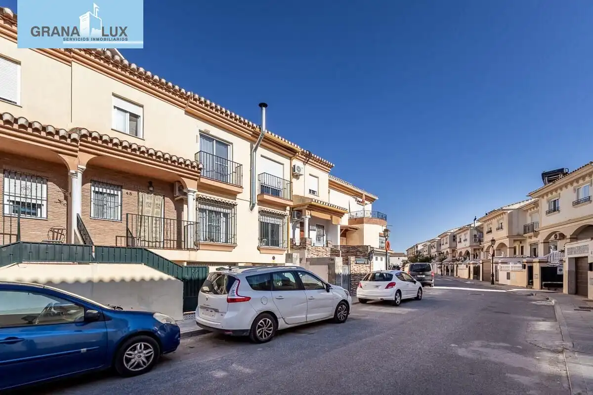 Vista exterior de Casa o chalet en venta en Vegas del Genil con Aire acondicionado, Calefacción y Terraza