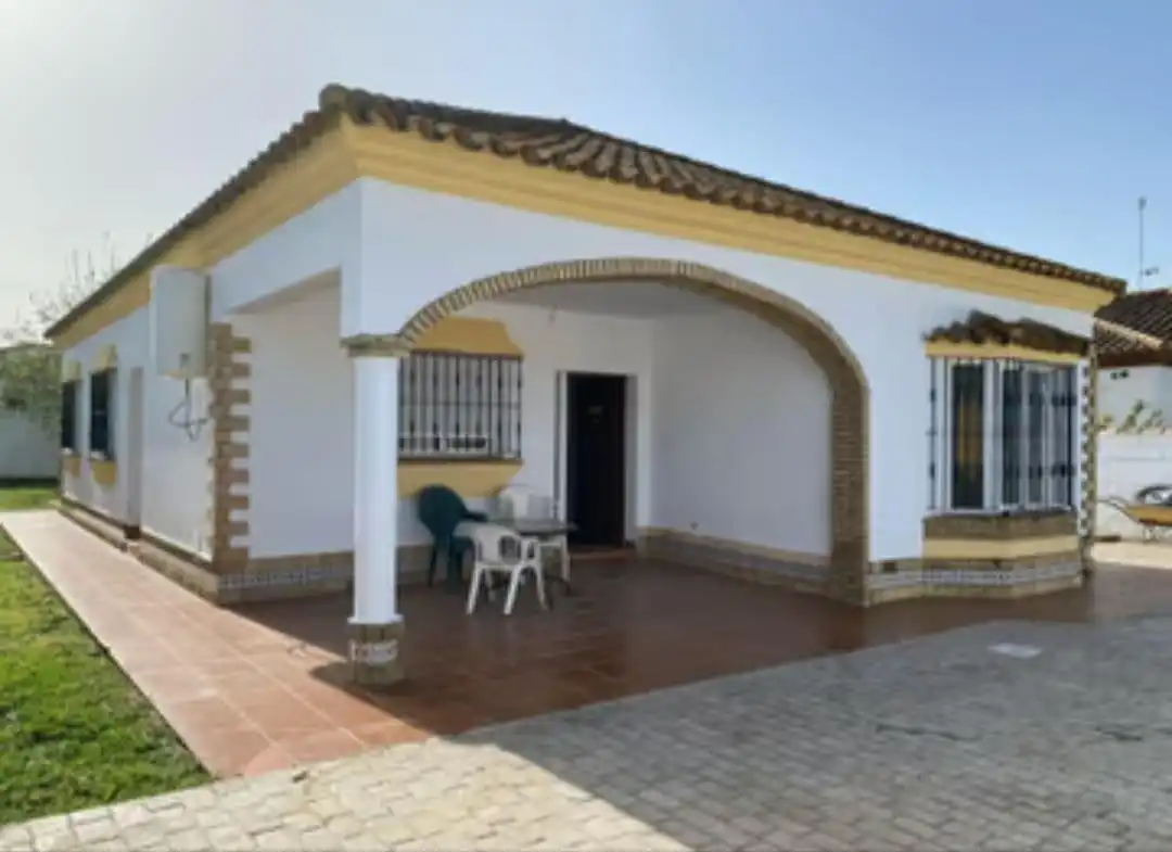 Vista exterior de Casa o chalet en venta en Chiclana de la Frontera