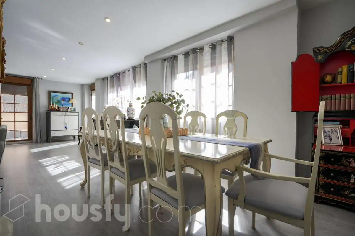 Comedor de Casa adosada en venta en Madrid con Aire acondicionado, Calefacción y Jardín privado