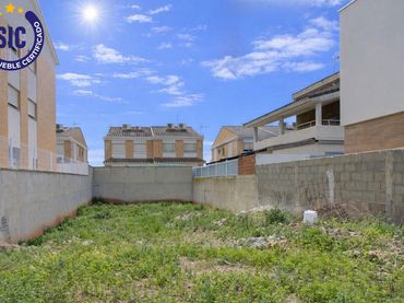 Terreny residencial en venda a Calle de Victoria Kent 26
