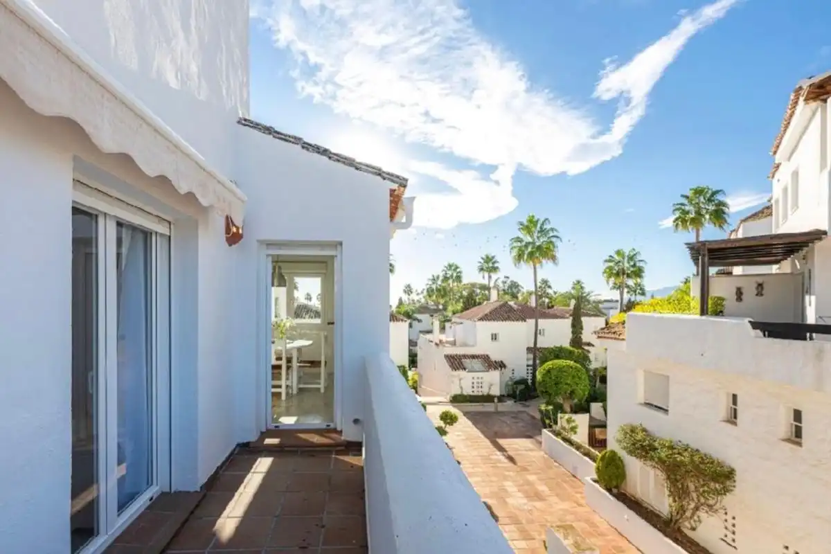 Außenansicht von Wohnung zum Verkauf in Marbella mit Klimaanlage, Heizung und Schwimmbad
