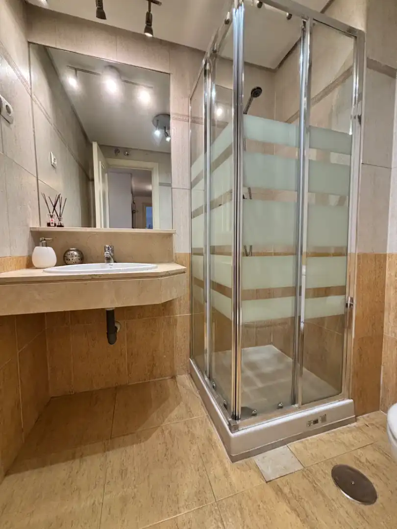 Badezimmer von Wohnung zum Verkauf in Majadahonda mit Klimaanlage, Heizung und Privatgarten