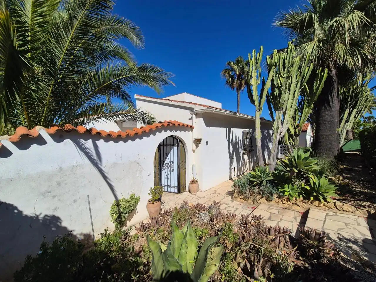 Vista exterior de Casa o chalet en venta en La Nucia con Jardín privado y Terraza