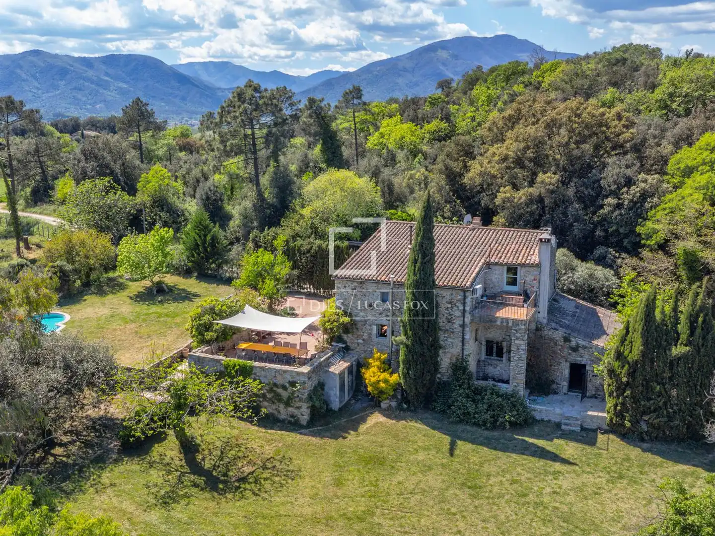 Maison rustique avec piscine à vendre à Bescanó