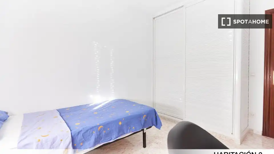 Habitación de Piso para compartir en Sevilla con Aire acondicionado, Terraza y Amueblado