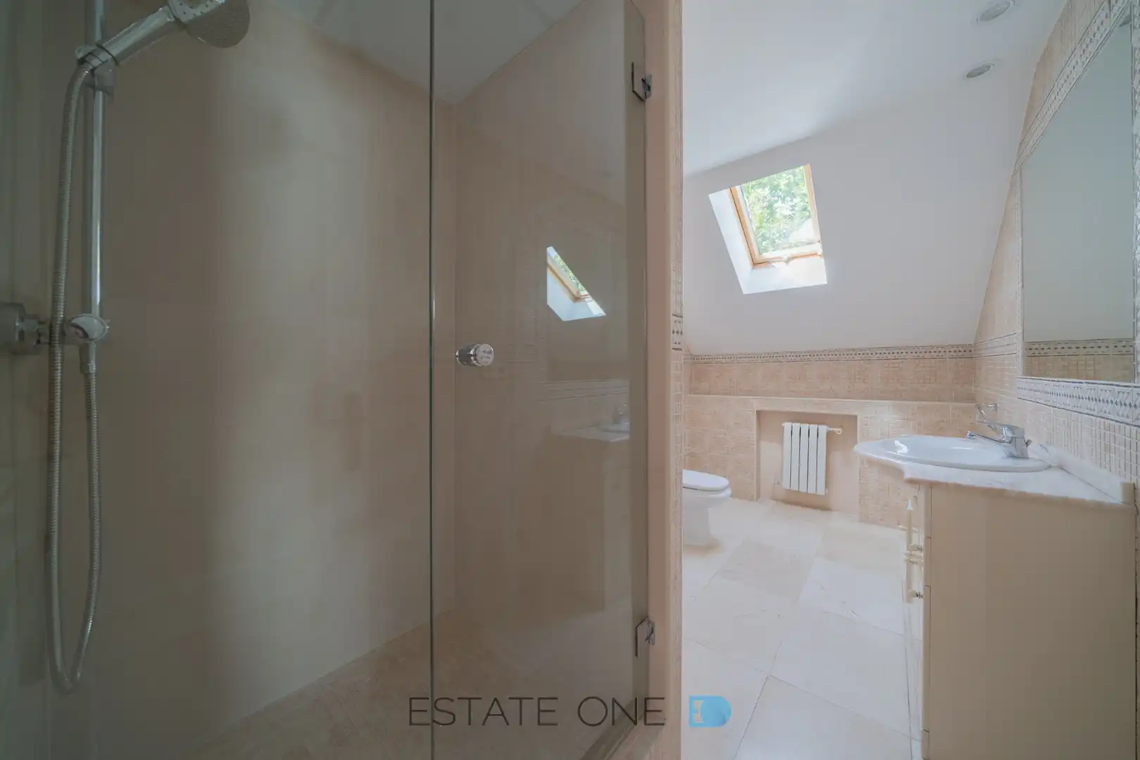 Baño de Casa o chalet de alquiler en Madrid con Aire acondicionado, Calefacción y Jardín privado