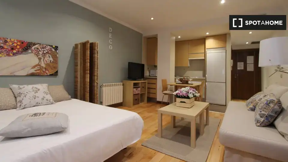 Flat for rent in Adelfas