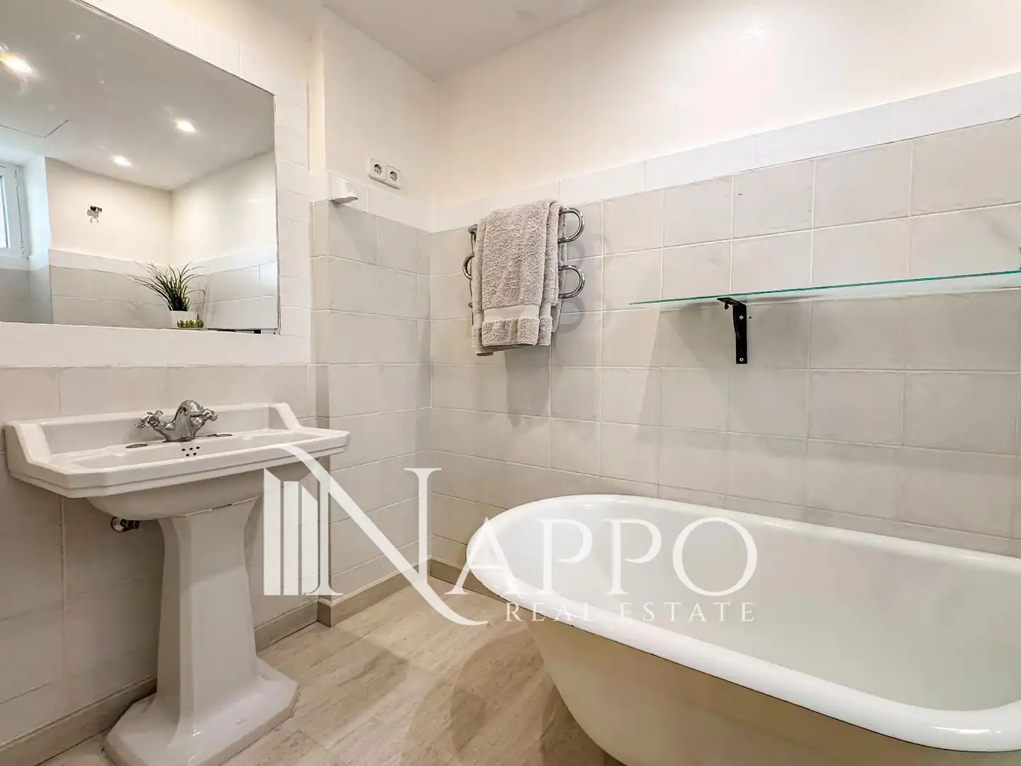 Baño de Piso en venta en  Palma de Mallorca con Aire acondicionado