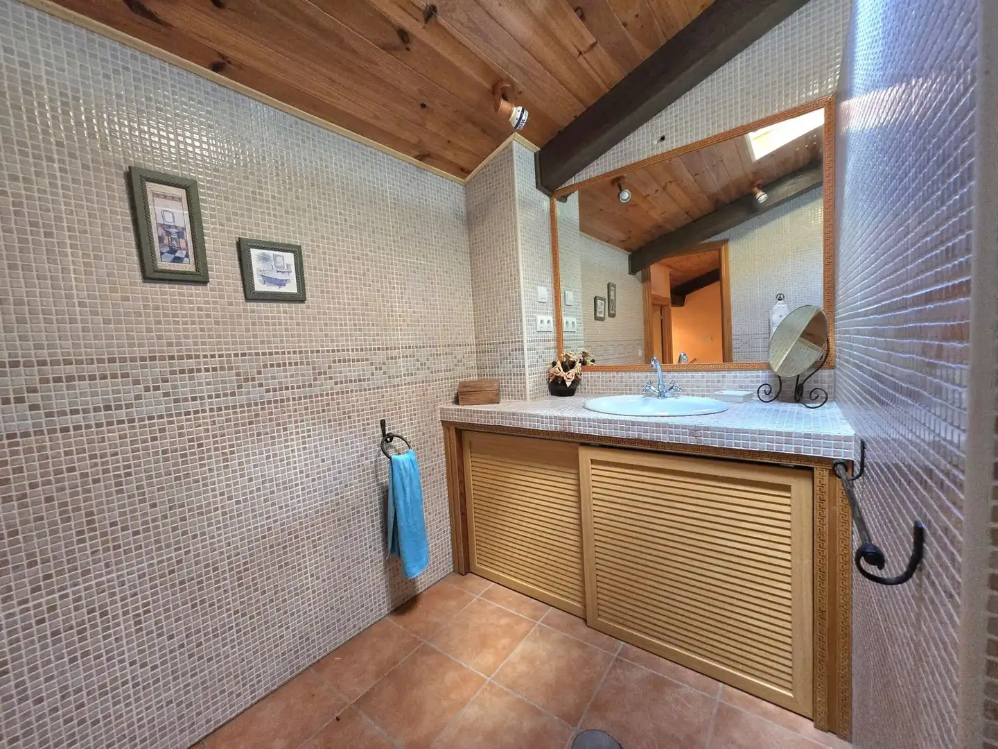 Bathroom of Detached homes for sale in Almonacid de Zorita  with Air Conditioner, Heating and Private garden