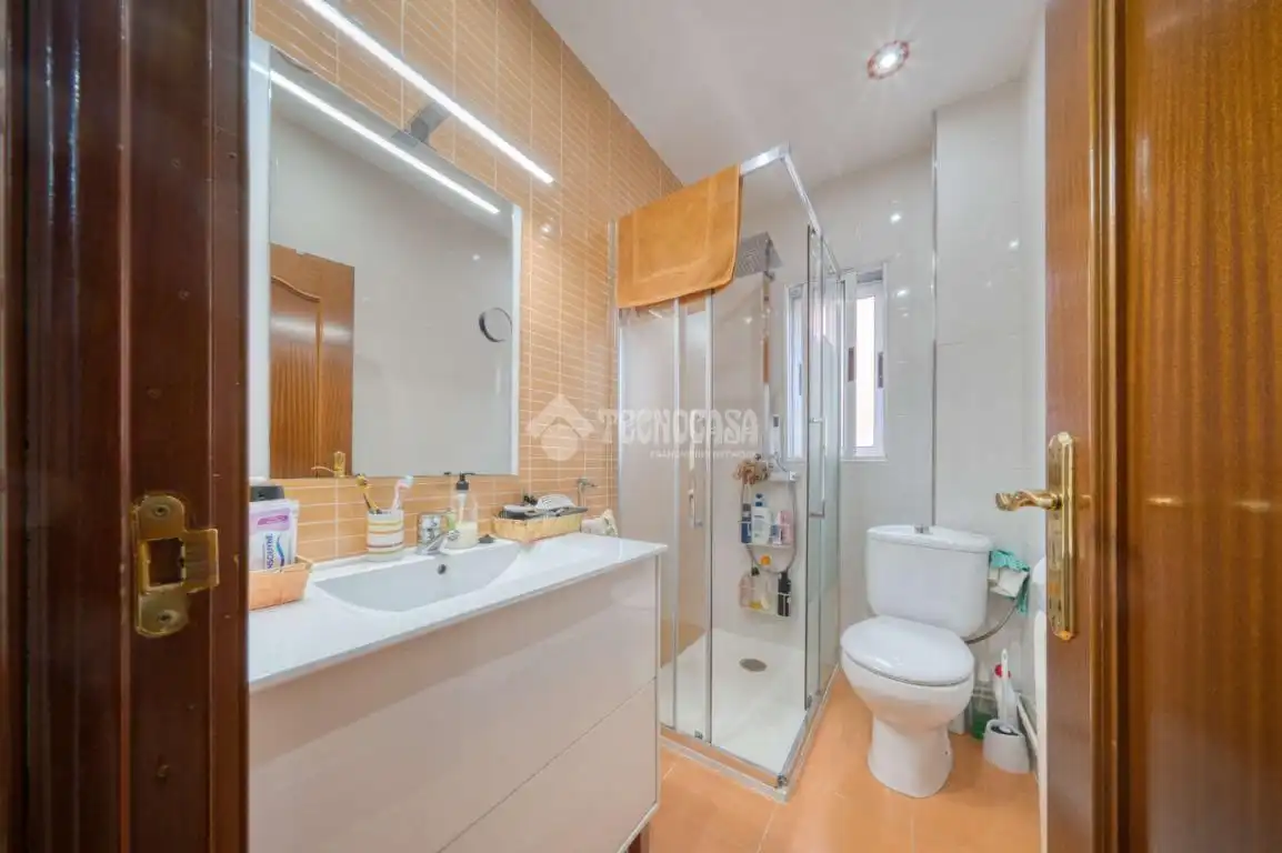 Bathroom of Flat for sale in Valladolid  with Heating