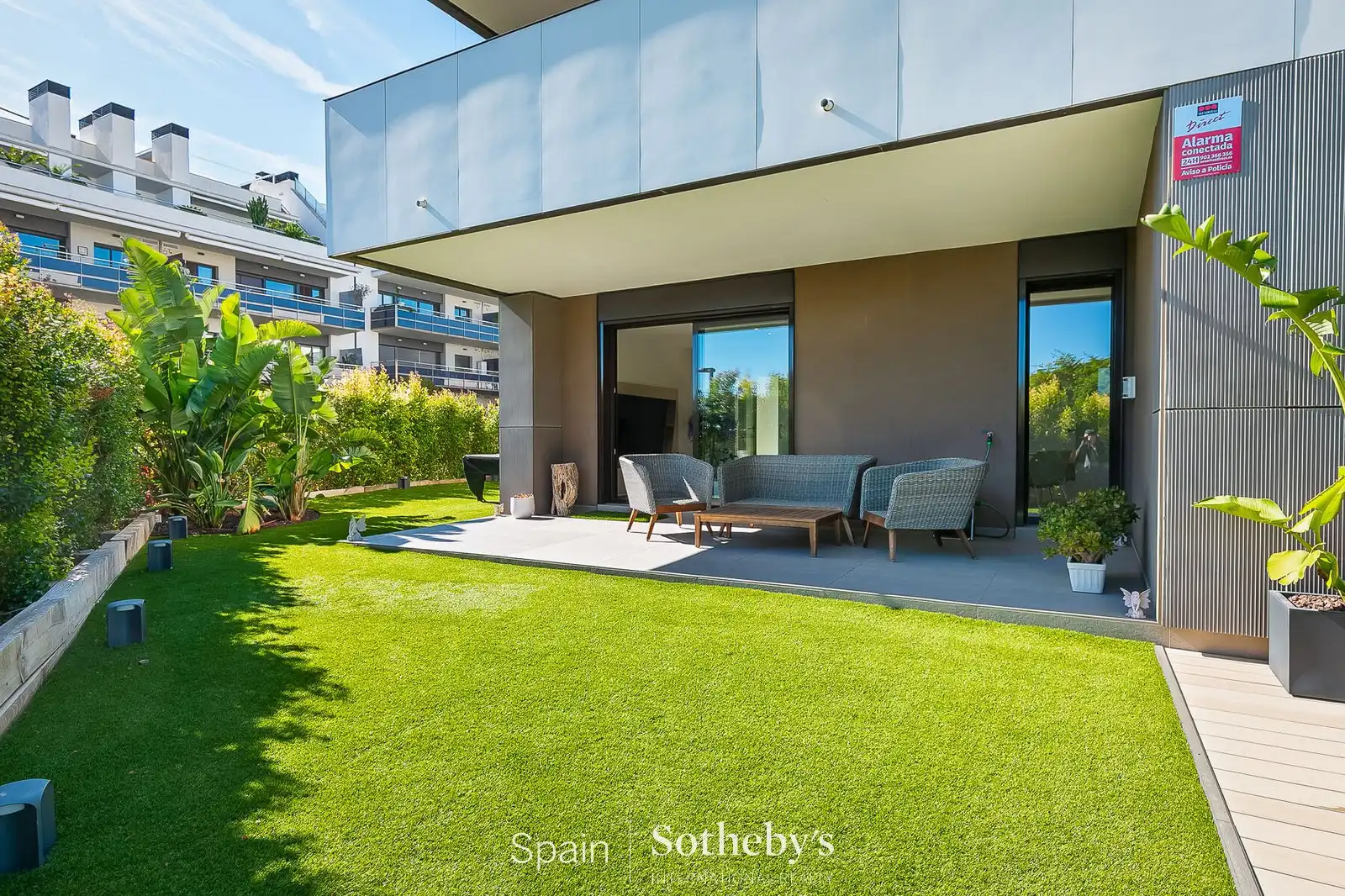 Terrassa de Apartament en venda en Sitges amb Aire condicionat, Jardí privat i Jacuzzi