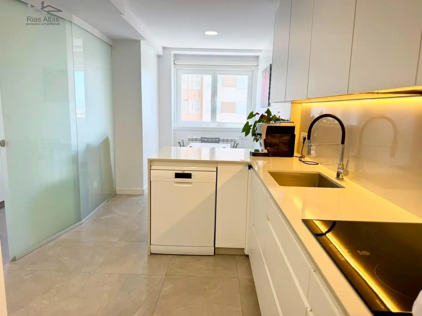 Cocina de Piso en venta en A Coruña Capital  con Calefacción, Terraza y Amueblado
