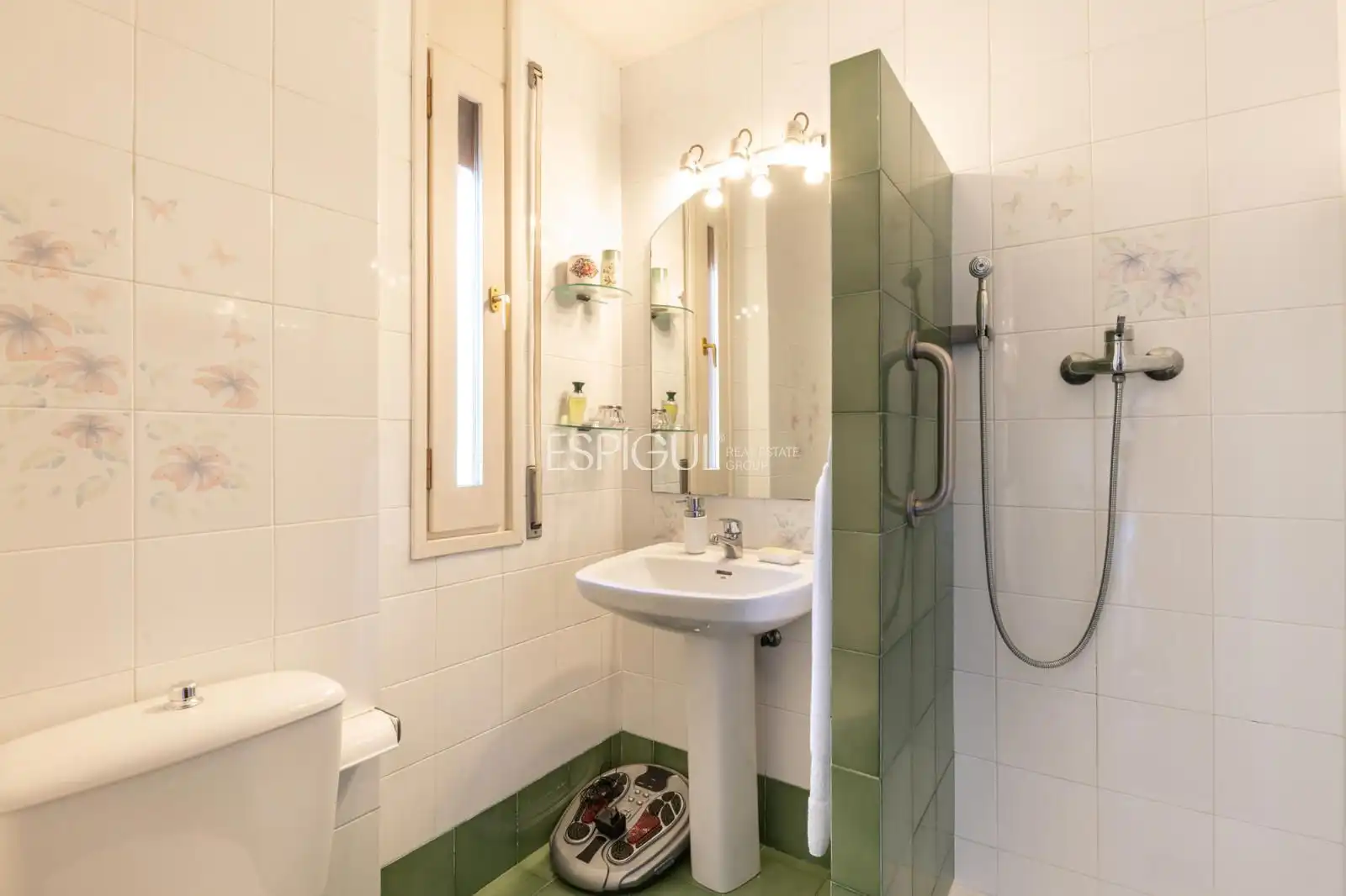 Bathroom of Houses for sale in Sant Cugat del Vallès  with Air Conditioner, Heating and Parquet flooring