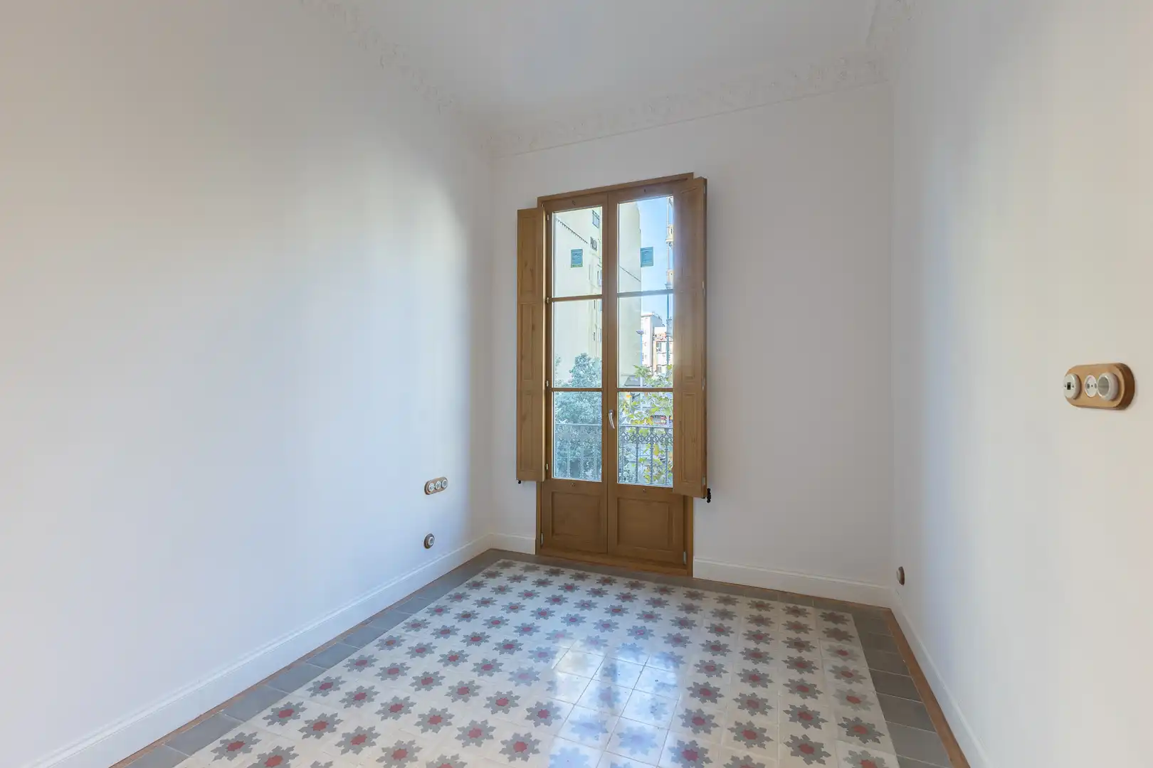 Wohnung zum Verkauf in Barcelona mit Klimaanlage, Heizung und Balkon