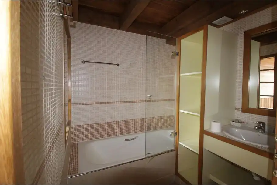 Badezimmer von Gebäude zur Miete in Garriguella