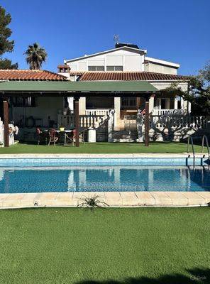 Casa-chalet en Venta en Calle Del Freixe  en Montserrat