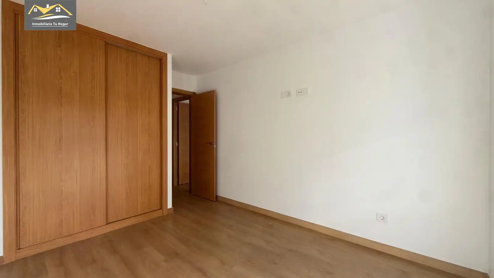 Dormitori de Casa adosada en venda en Allariz amb Calefacció, Jardí privat i Terrassa