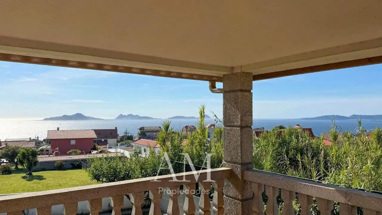 Vista exterior de Casa o xalet en venda en Vigo  amb Calefacció, Jardí privat i Terrassa