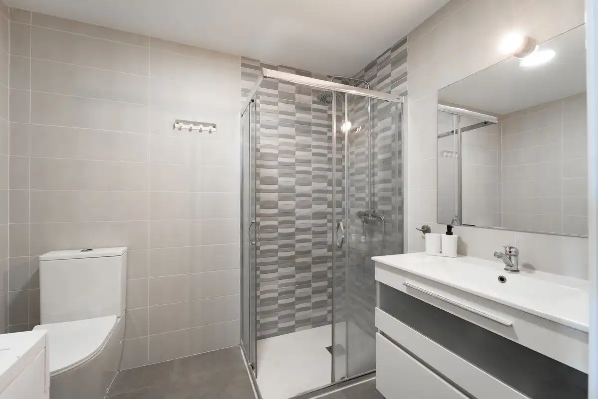 Baño de Estudio en venta en Torremolinos con Aire acondicionado, Calefacción y Piscina