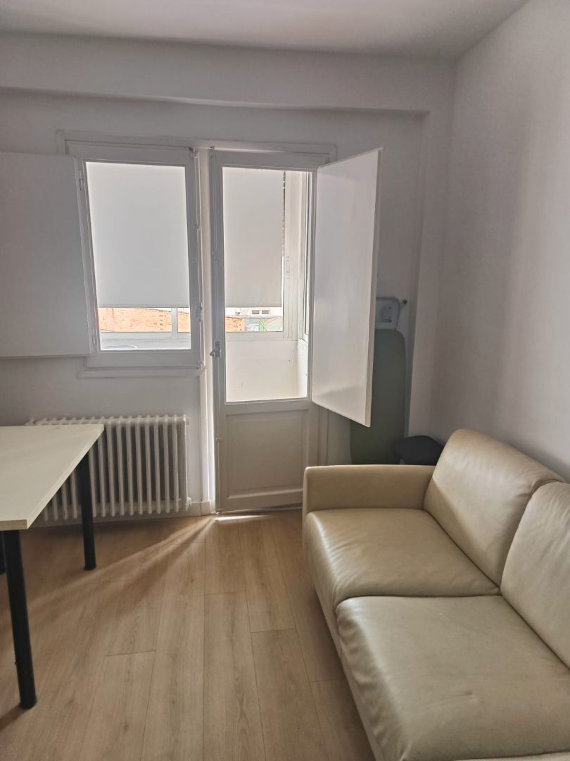 Bedroom of Flat to rent in  Zaragoza Capital  with Heating, Parquet flooring and Furnished