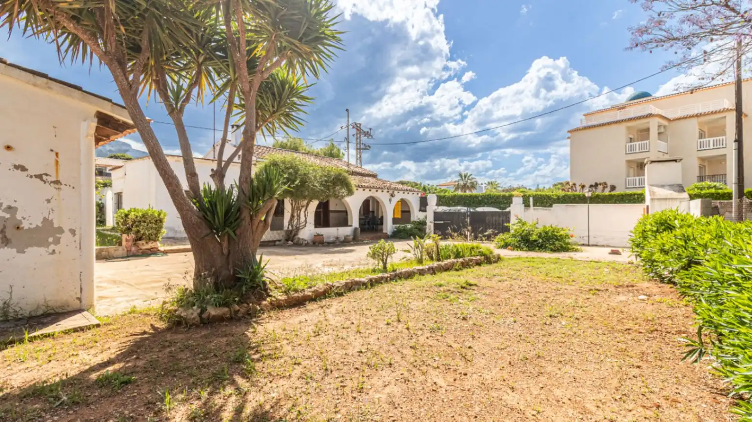 Außenansicht von Haus oder Chalet zum Verkauf in Dénia mit Privatgarten, Terrasse und Abstellraum