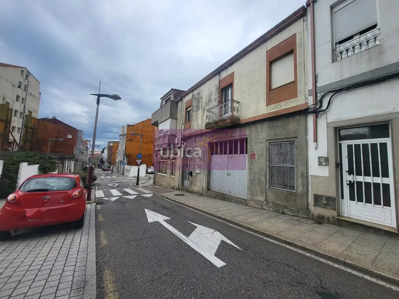 Außenansicht von Einfamilien-Reihenhaus zum Verkauf in Vigo  mit Abstellraum