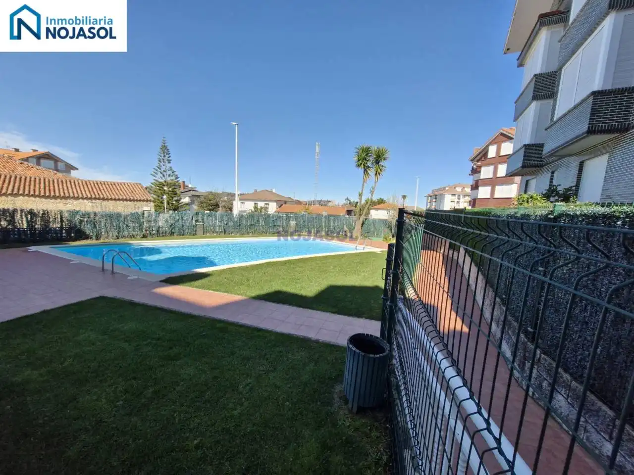 Piscina de Apartamento de alquiler en Noja con Calefacción, Terraza y Amueblado
