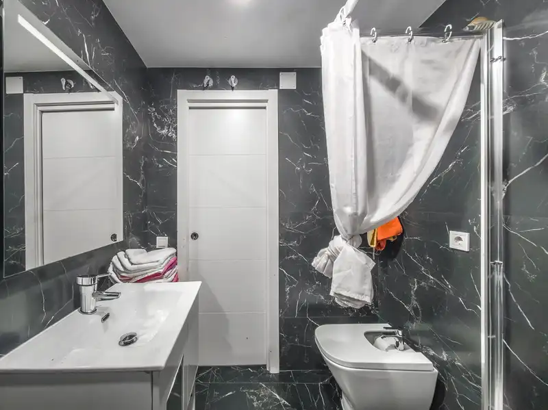 Bathroom of Flat for sale in Madrid  with Air Conditioner
