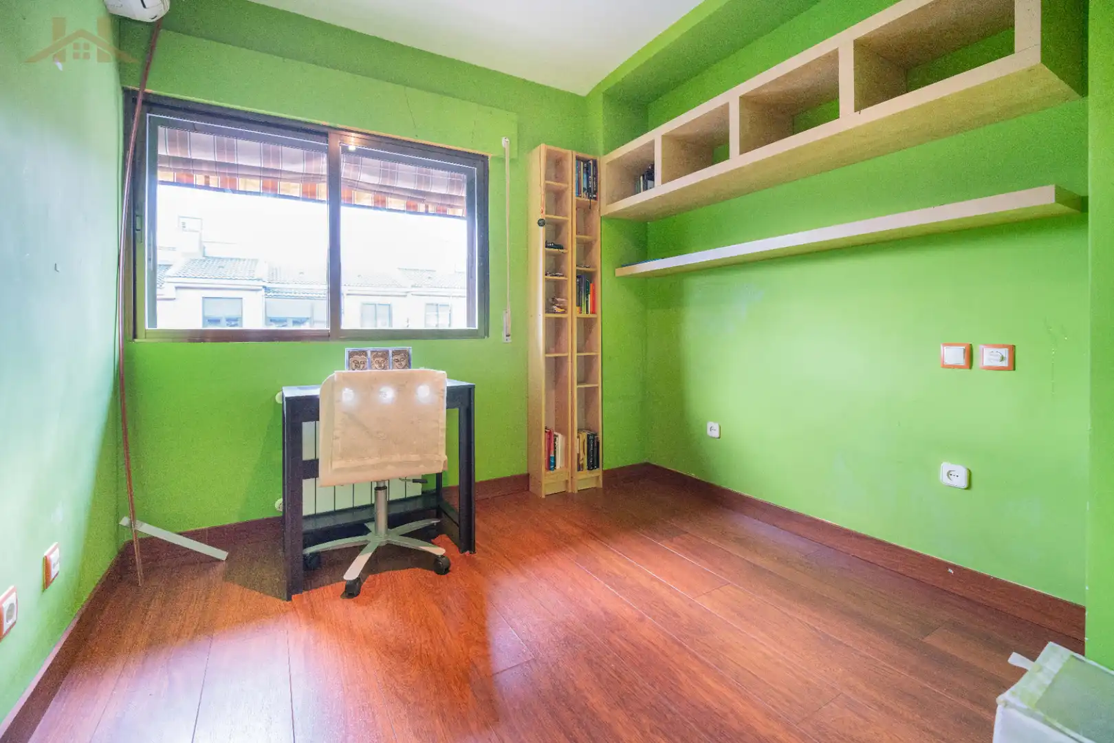 Habitación de Casa adosada en venta en Alcobendas con Aire acondicionado, Calefacción y Jardín privado