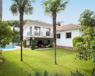 Jardí de Casa o xalet en venda en Marbella amb Aire condicionat, Terrassa i Piscina