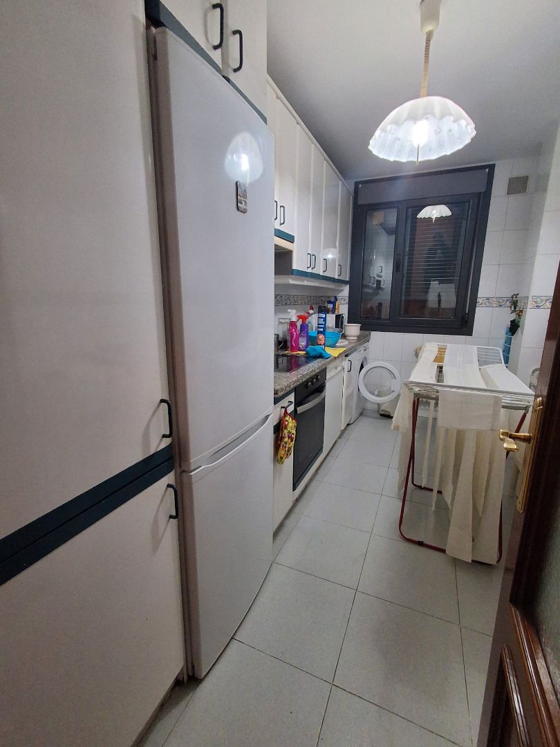Cocina de Piso de alquiler en Oviedo  con Calefacción y Trastero