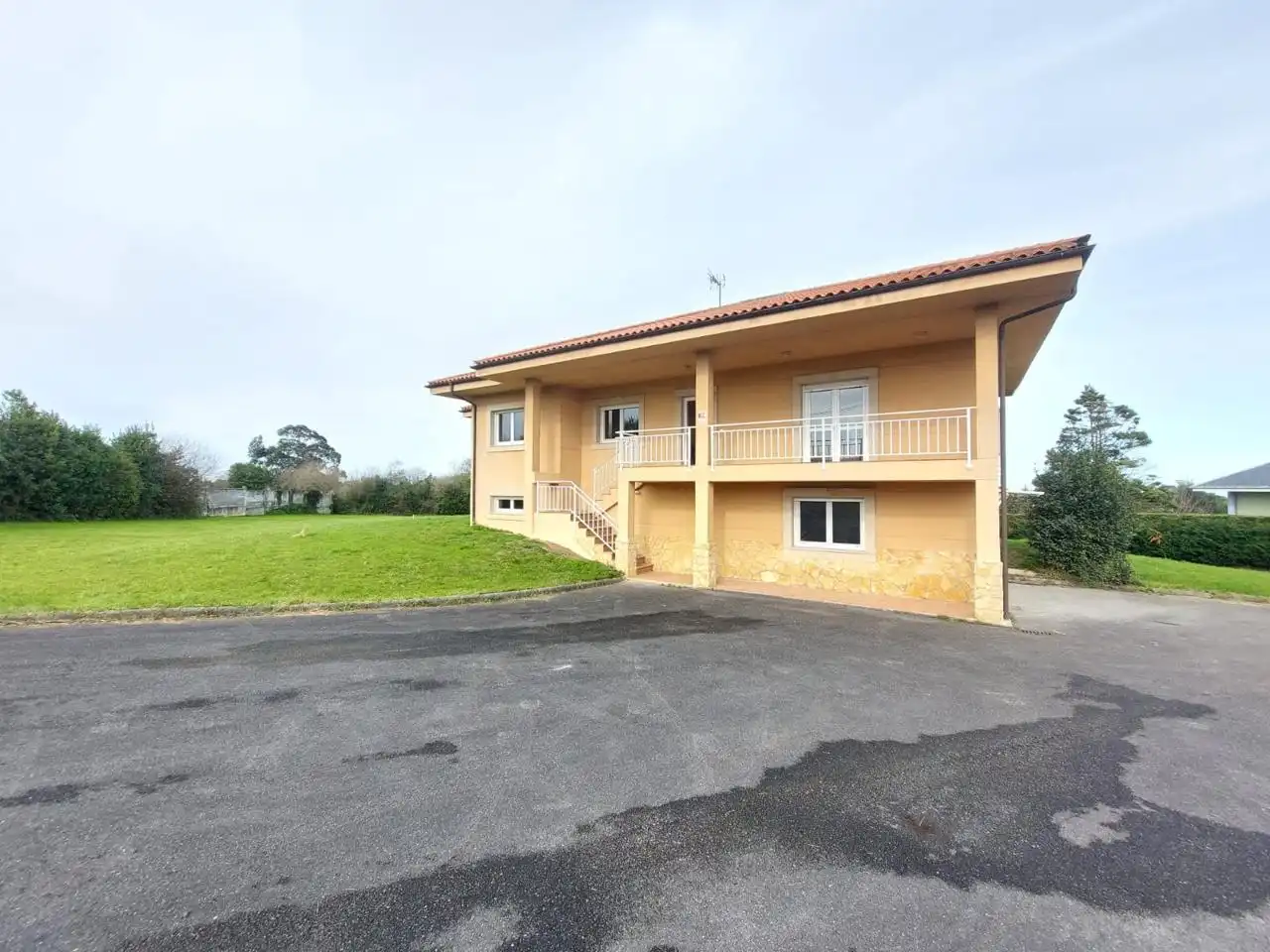 Exterior view of Houses for sale in Gijón   with Heating, Private garden and Terrace